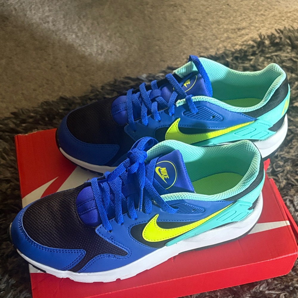 Nike Kids Sneakers in Blue and Lime